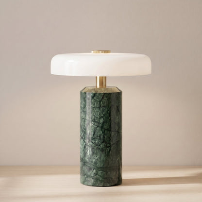 Bezdrátová stolní lampa z mramoru a skla