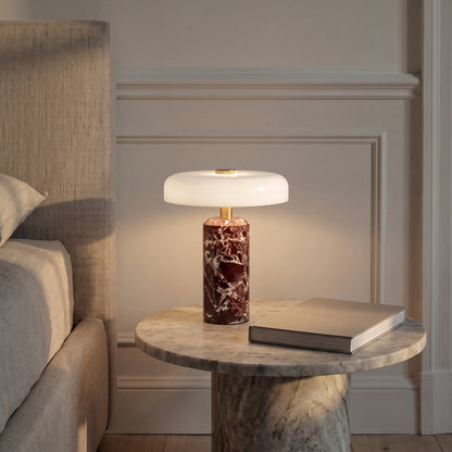 Bezdrátová stolní lampa z mramoru a skla